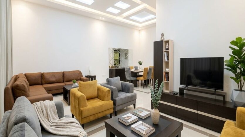 LUXURIOUS FULLY FURNISHED 3-BEDROOM APARTMENT FOR RENT