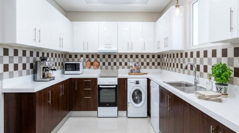 LUXURIOUS FULLY FURNISHED 3-BEDROOM APARTMENT FOR RENT