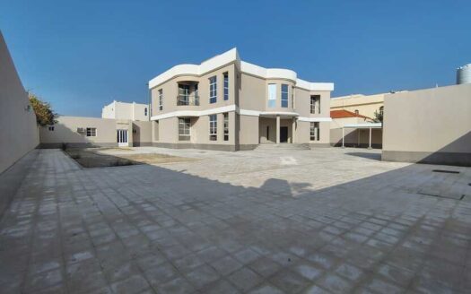 FOR SALE: SPACIOUS VILLA WITH OUT HOUSES & COMPLETE FACILITIES
